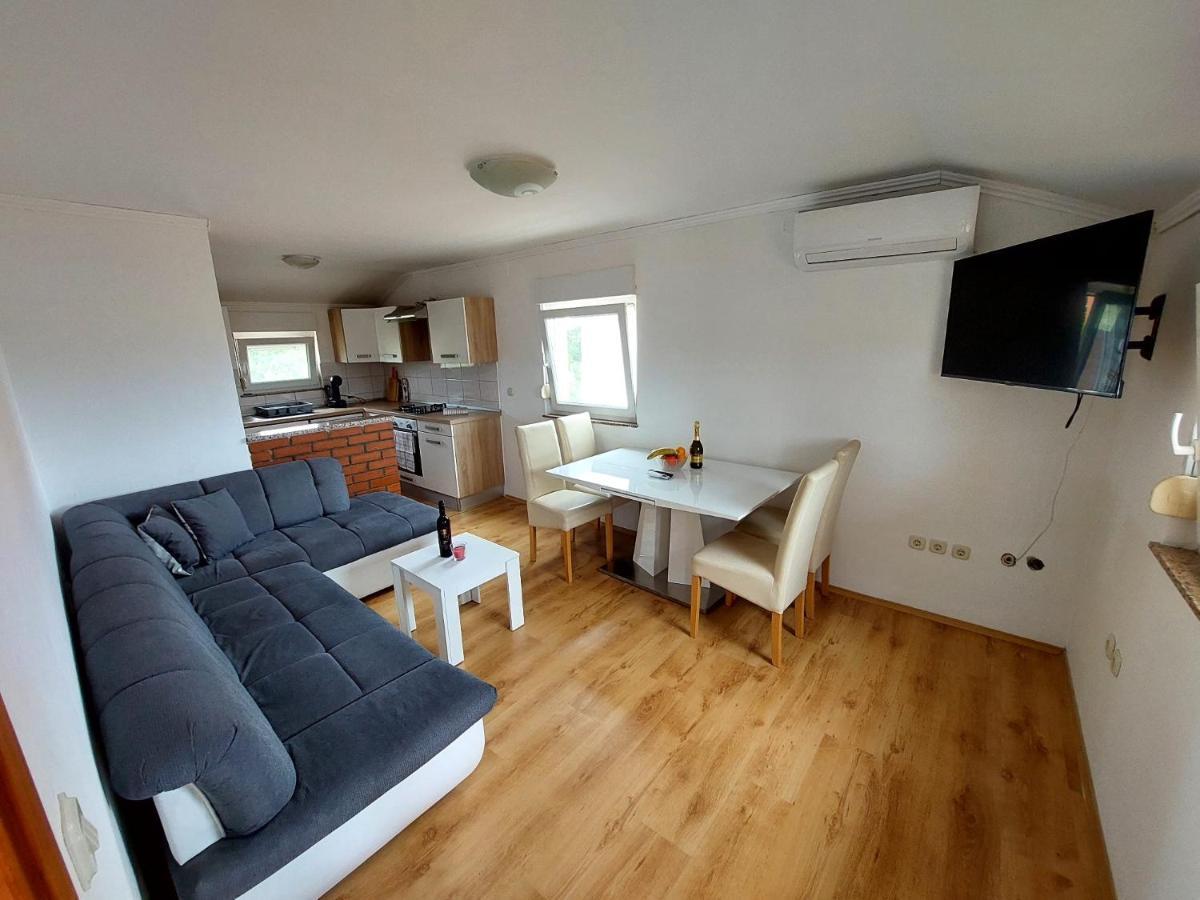 Apartman Zeljo Galizana Exterior photo