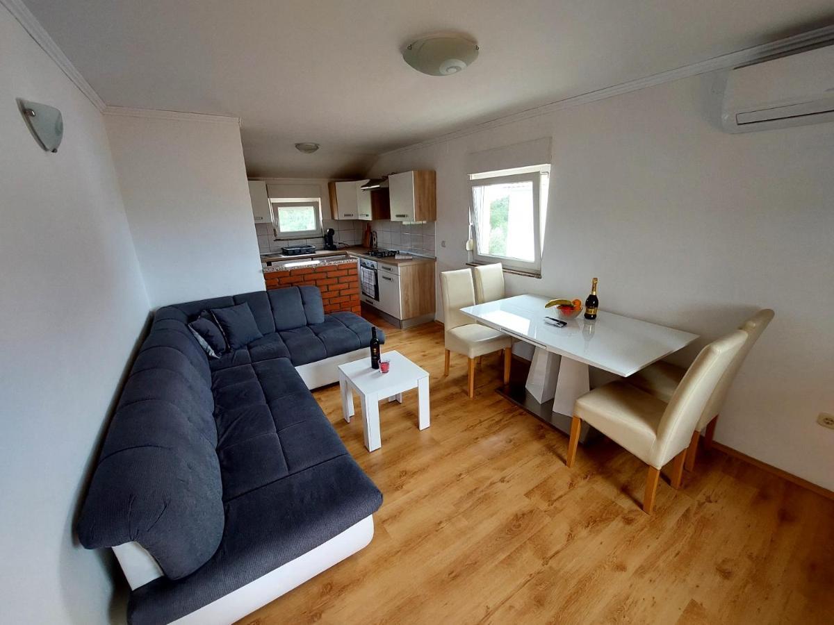 Apartman Zeljo Galizana Exterior photo